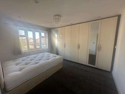 Brand new En-suite room to let  Main Photo