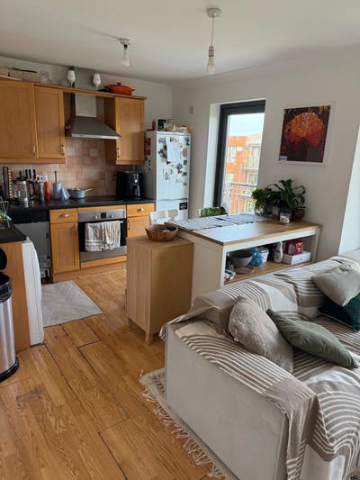 Spacious single room in Wembley - bills included  Main Photo