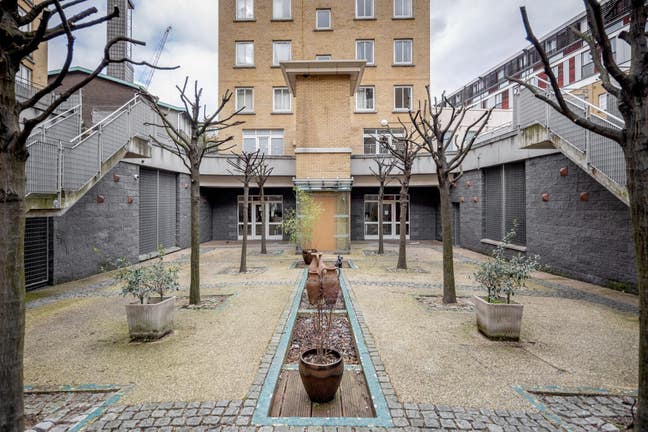 2 Bed apartment with gym and concierge  Main Photo