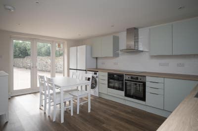 &pound;300 off your first month! Parking incl Main Photo