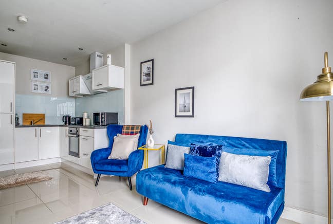1 Bedroom / Great Location / Fully Furnished  Main Photo