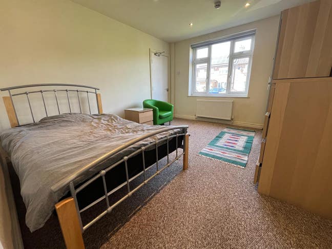 BIG ensuite, great location for Wilmslow and ✈️ Main Photo