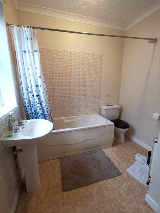 Beautiful, Clean, Spacious house in demand area! Main Photo
