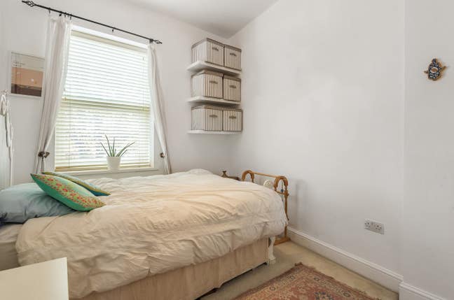 Spacious Flat with Double Bedroom near Acton Park Main Photo