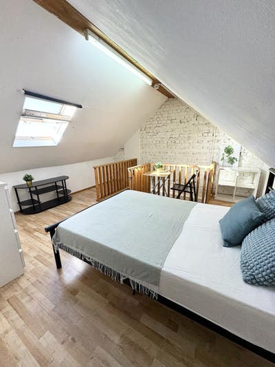 Fantastic Loft Ready to Move in Close to Station Main Photo