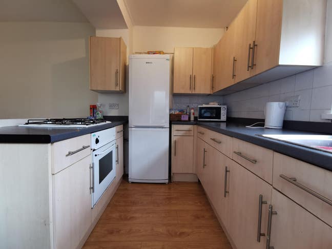 Professional House Share - Bills Included Main Photo