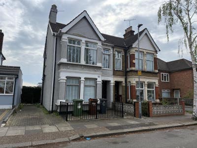 5 Bedroom House with Garden near Chadwell Heath Main Photo