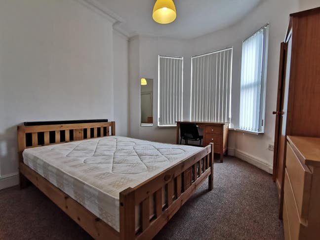 Professional House Share - Bills Included Main Photo