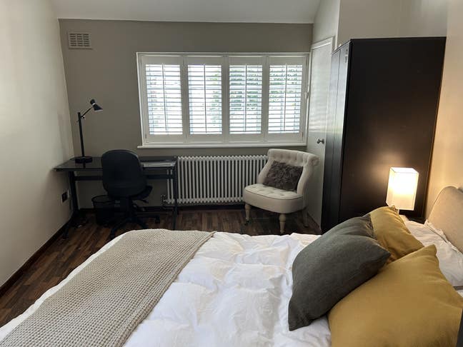 Double room in beautiful Coach house Main Photo