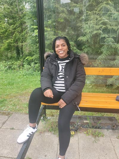 I am a professional female aged 36. I am look... Main Photo