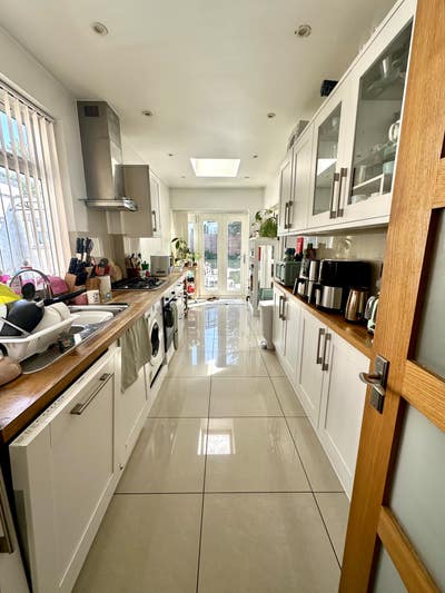 One double rooms in Kidbrooke available NOW Main Photo