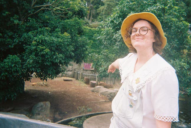 young professional looking for room  Main Photo