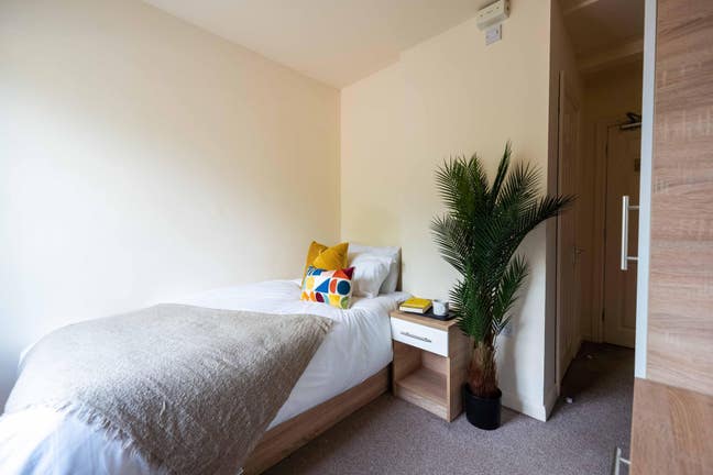 📍 Prime Cambridge Student Spot – All Bills In! Main Photo