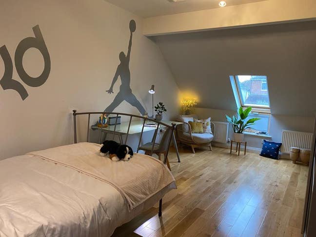 Large double bedroom for female postgrad Jan 2026  Main Photo