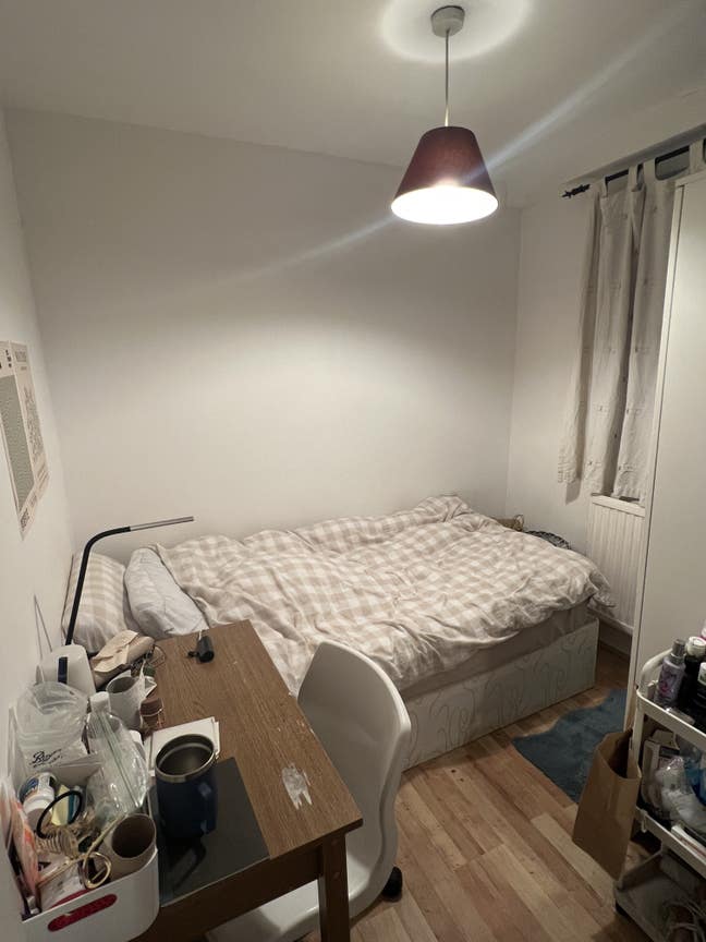 Female preferred, lovely room in Ealing Main Photo