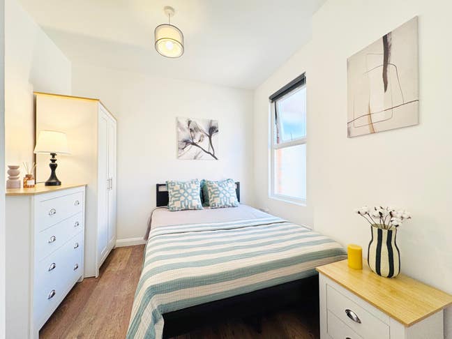 West Hendon NW9 Studio Flat £995 + electric only Main Photo