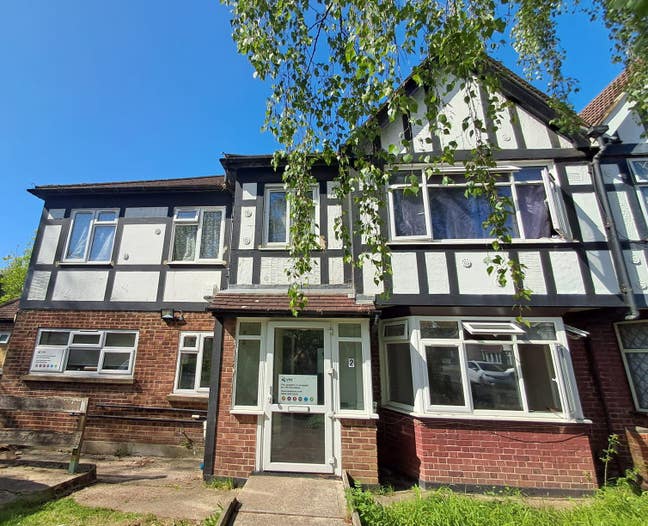 Opportunity to Live in a Charming Shared Property Main Photo