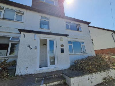 Large Uxbridge Property with Rooms Available Main Photo