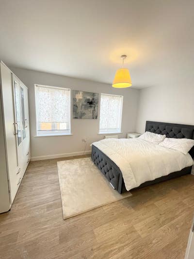 Bright& Spacious Double Room- All bills included Main Photo