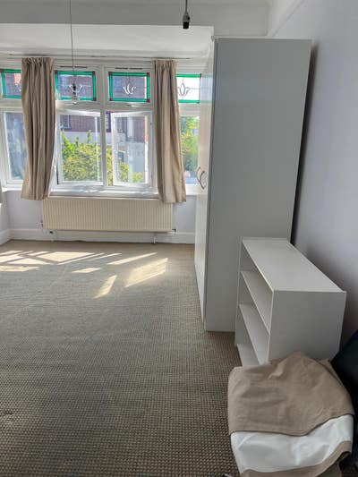 Huge room in lovely flat  Main Photo