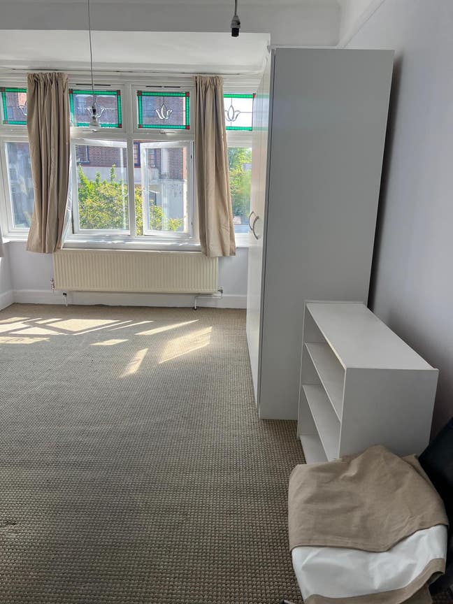 Huge room in lovely flat  Main Photo