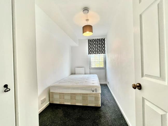 1 room to let  Main Photo