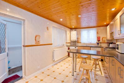 Star lane 4 bedrooms house to rent  Main Photo
