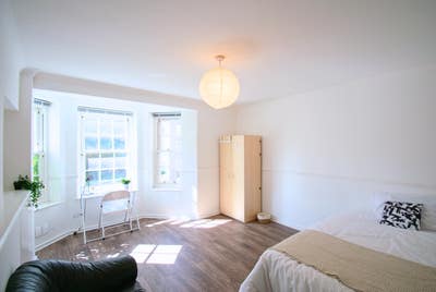 Bills inc Huge Room + Victoria Line 6Mins Walk Main Photo