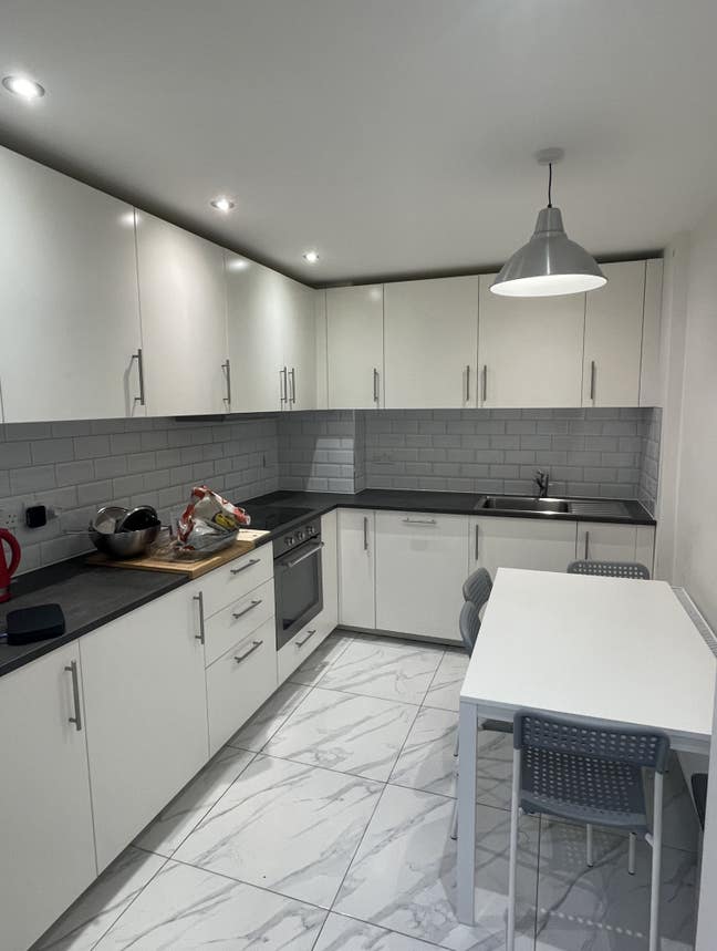 Spacious 4 bed flat with no reception Main Photo
