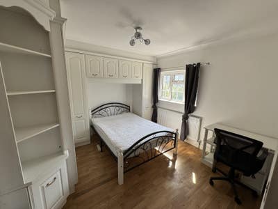 Double ensuite room available Main Photo