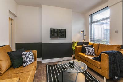 Fantastic Location Close to City *All Bills Incl  Main Photo