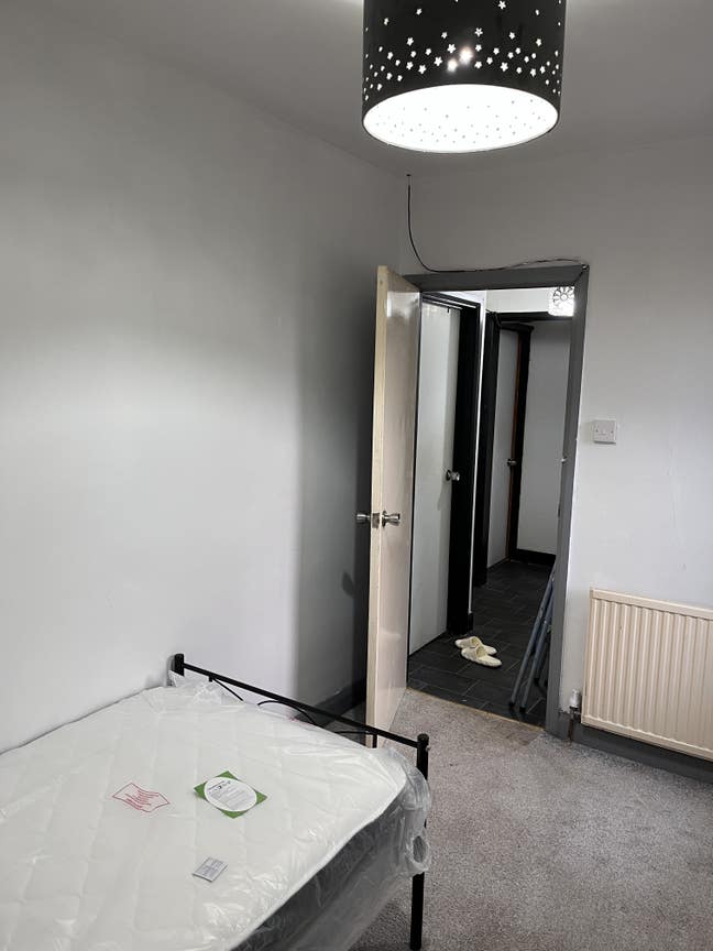 Single room  available now  Main Photo