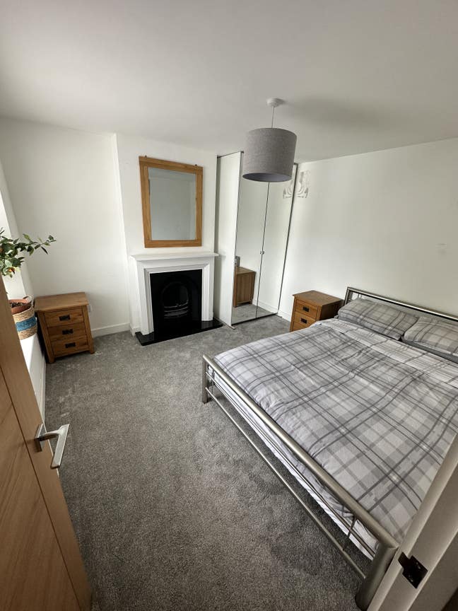 Rooms to rent on Hanham High street Main Photo