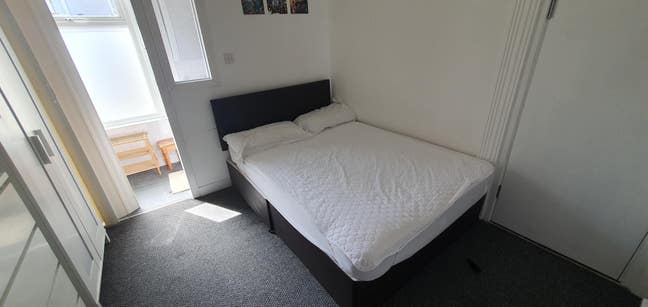 Room in Shared Professional House, Lipson Avenue Main Photo