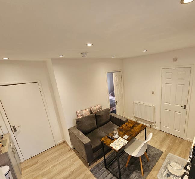 Spacious & Modern Studio in L6 3AD, bills included Main Photo