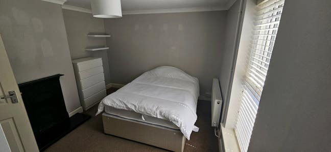 Double Room w/ Private Bathroom in BH12 Main Photo