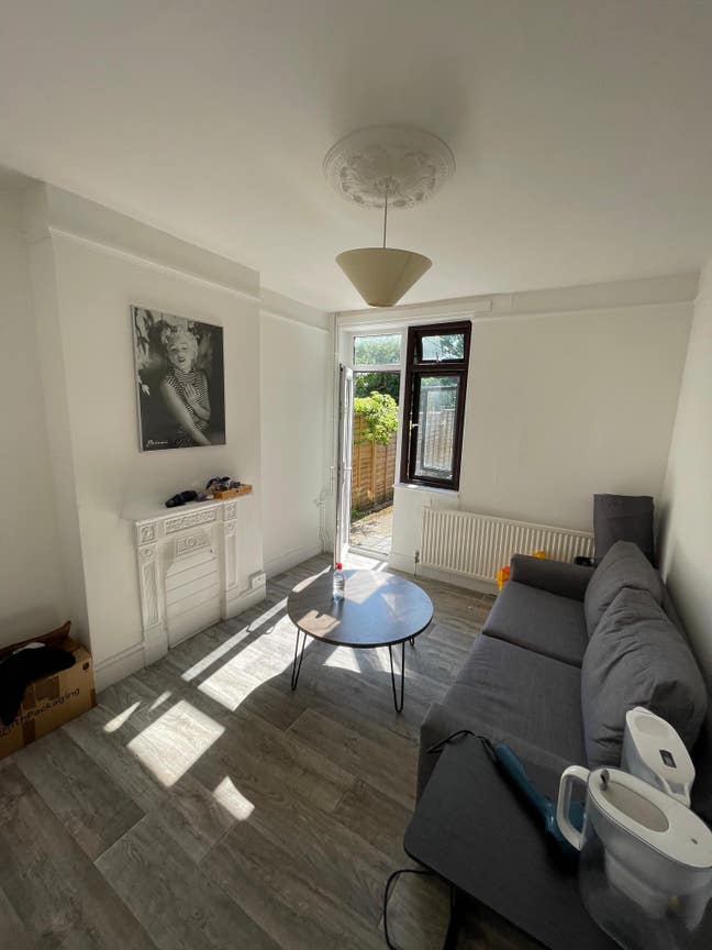 Large Double Room on Windmill Road Main Photo