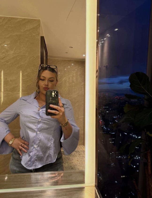 Female Student Hunting For A Room Main Photo