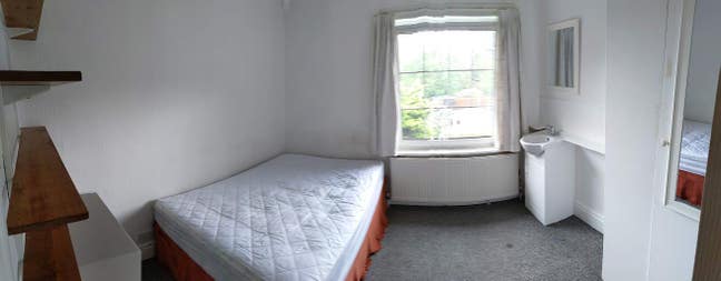 Lovely double room in clean quiet shared house Main Photo