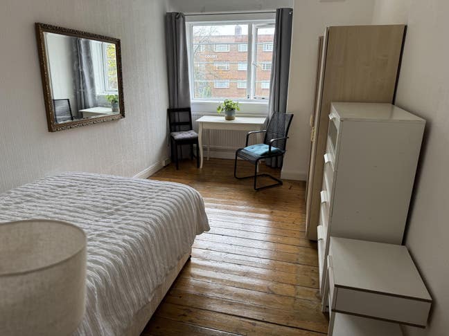 Zones 1 / 2  Large Double Bedroom  Bills Inc Main Photo