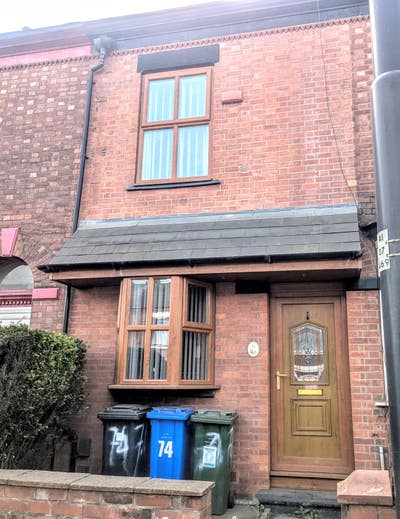 A modern three-bedroom Shared property  Main Photo