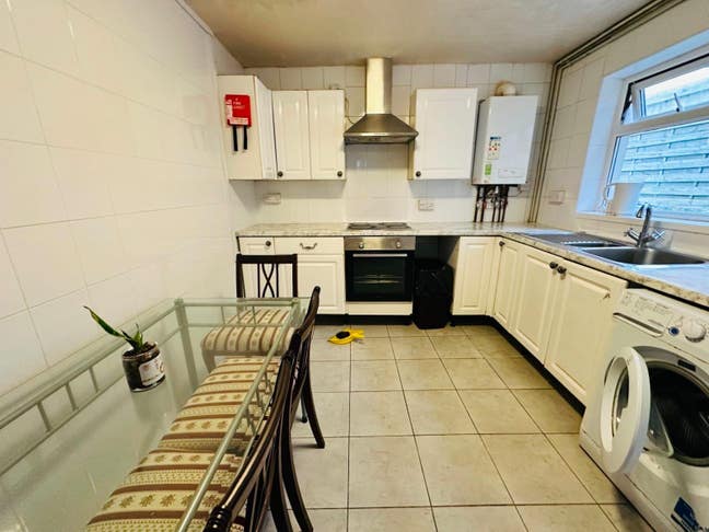 Room to rent in swansea city centre  Main Photo