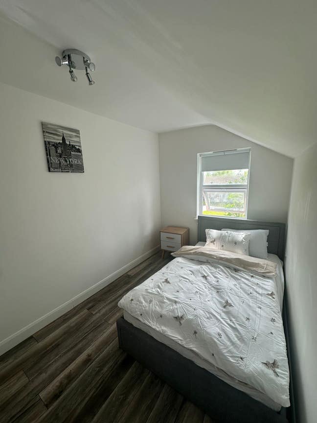 Spacious Room For rent  Main Photo