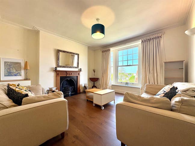 Lovely riverside 2 bedroom Main Photo
