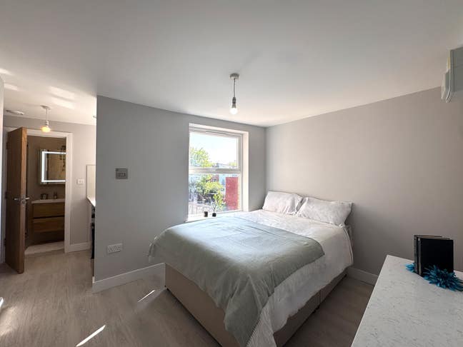 Bright Studio  61 High Road Willesden Green, NW10  Main Photo