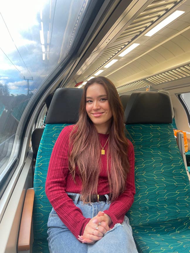 Wanting to find housemates for a modern 6 bed :) Main Photo