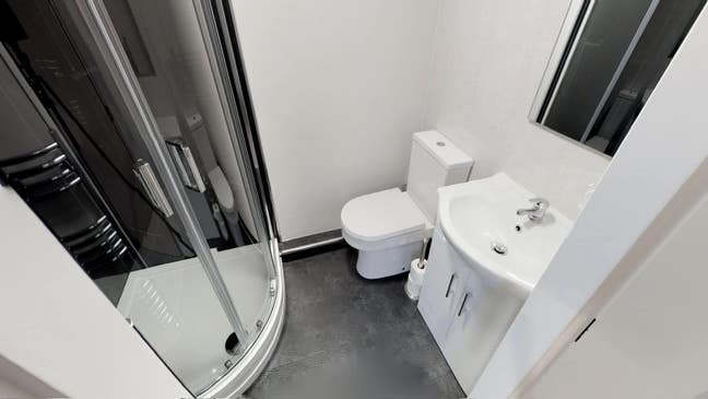 Excellent rooms available - on street parking  Main Photo