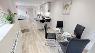 Excellent rooms available - on street parking  Main Photo