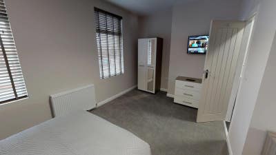 Excellent rooms available - on street parking  Main Photo