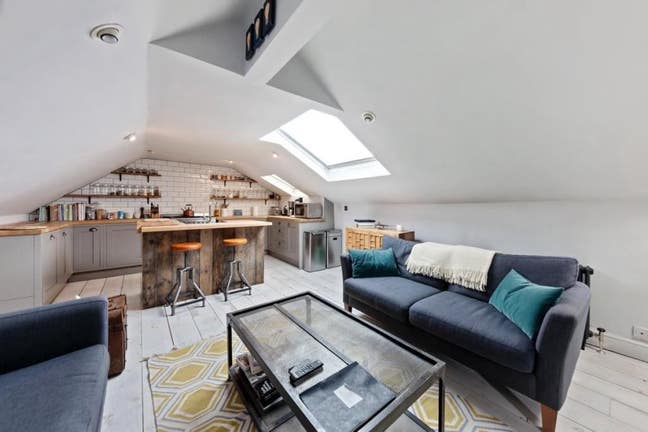 Cozy Room for Long- Short Stay! Amazing Location  Main Photo